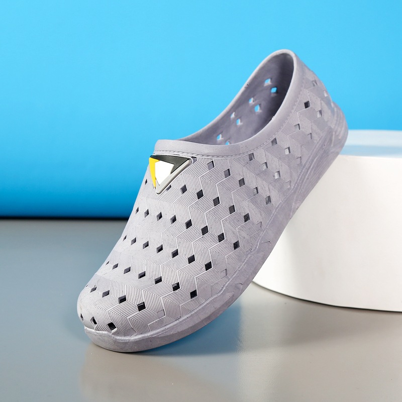 Giày nhựa nam thể thao siêu nhẹ êm chân lỗ thoáng khí chống nước đi mưa thoải mái siêu bền V317