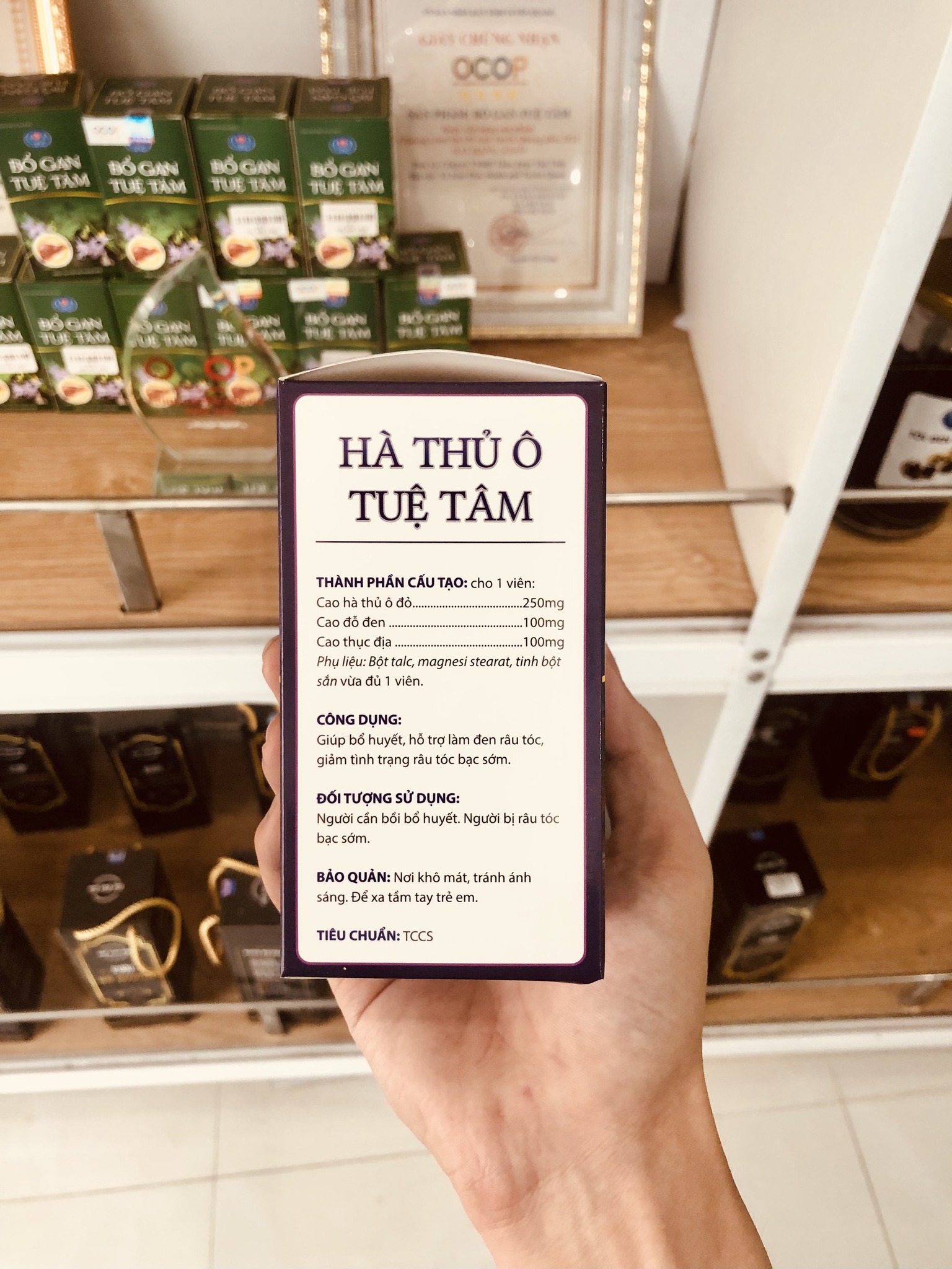 Hà Thủ Ô Tuệ Tâm hộp 100 viên nang - Thực phẩm bảo vệ sức khỏe cao cấp từ nhà máy dược phẩm đạt chuẩn GMP