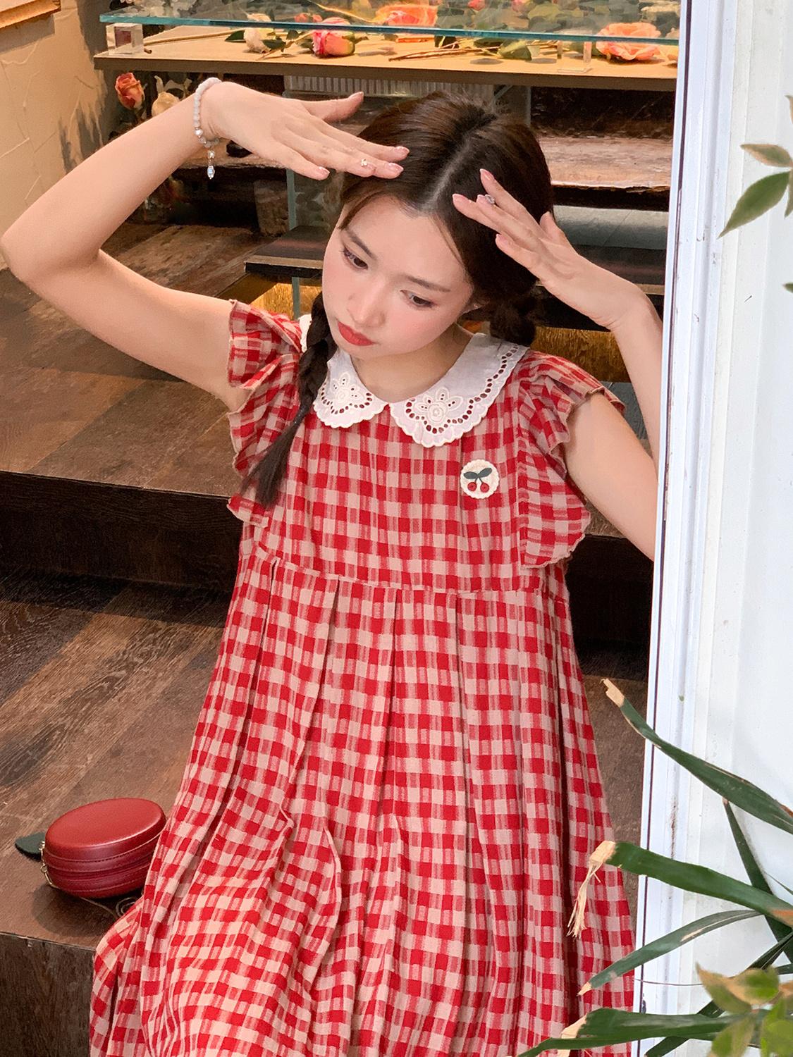 CHENGRUI Vintage búp bê cổ cherry thêu đầm mùa hè 2023 lỏng lẻo ngọt ngào thiết kế cảm giác váy sọc đỏ