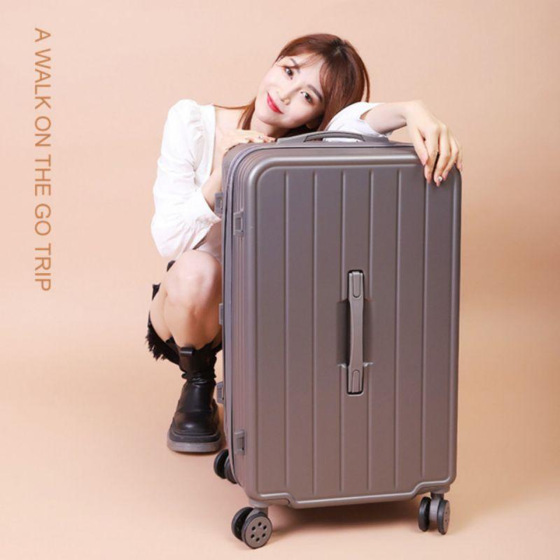 Vali Siêu to vuông cao cấp.Nhựa PC chống vỡ.Có 2 mặt chân giảm độ xước.Size 20/24/29 chống va đập cực tốt.