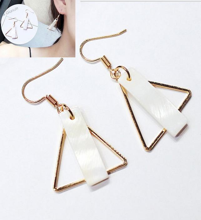 Khuyên tai hình tam giác BT109 cá tính