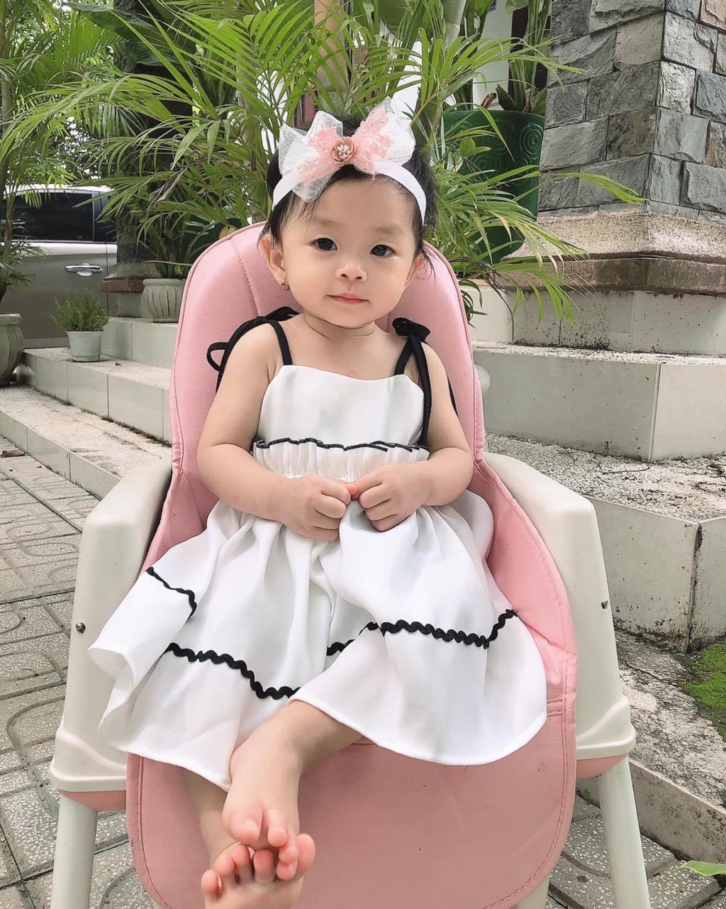 Váy Trắng 2 Dây Bé Gái 4 Đến 30kg, Đầm Bé Gái Chất Đũi Lót Lụa 2 Lớp Tặng Kèm Turban