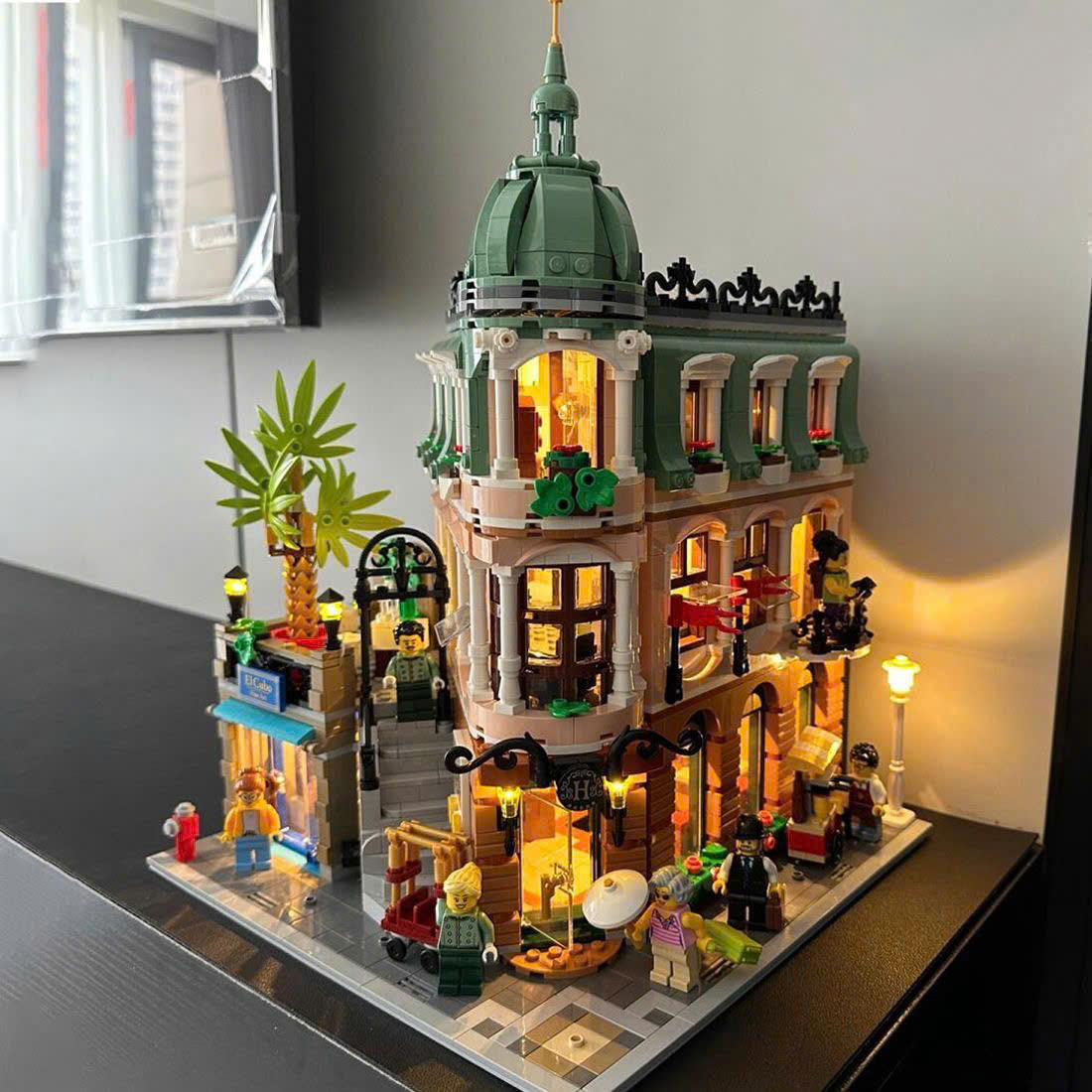 Bộ Lắp Ráp Mô Hình Khách Sạn Corner Boutique Hotel Mini – Đồ Chơi Xếp Hình Kiến Trúc 3D Cho Bé &amp; Người Lớn - HÀNG CHÍNH HÃNG MINIIN