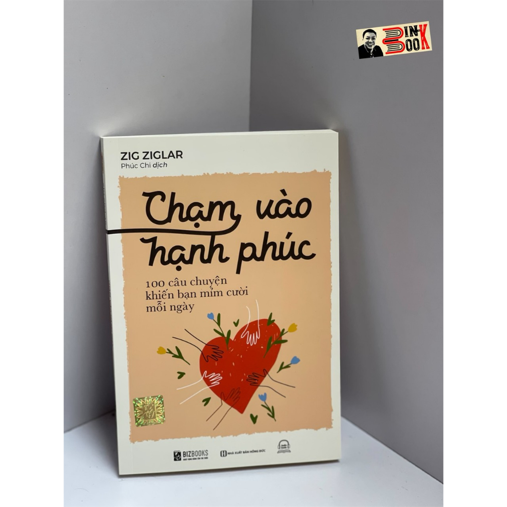 Sách - Chạm Vào Hạnh Phúc: 100 Câu Chuyện Khiến Bạn Mỉm Cười Mỗi Ngày - MC