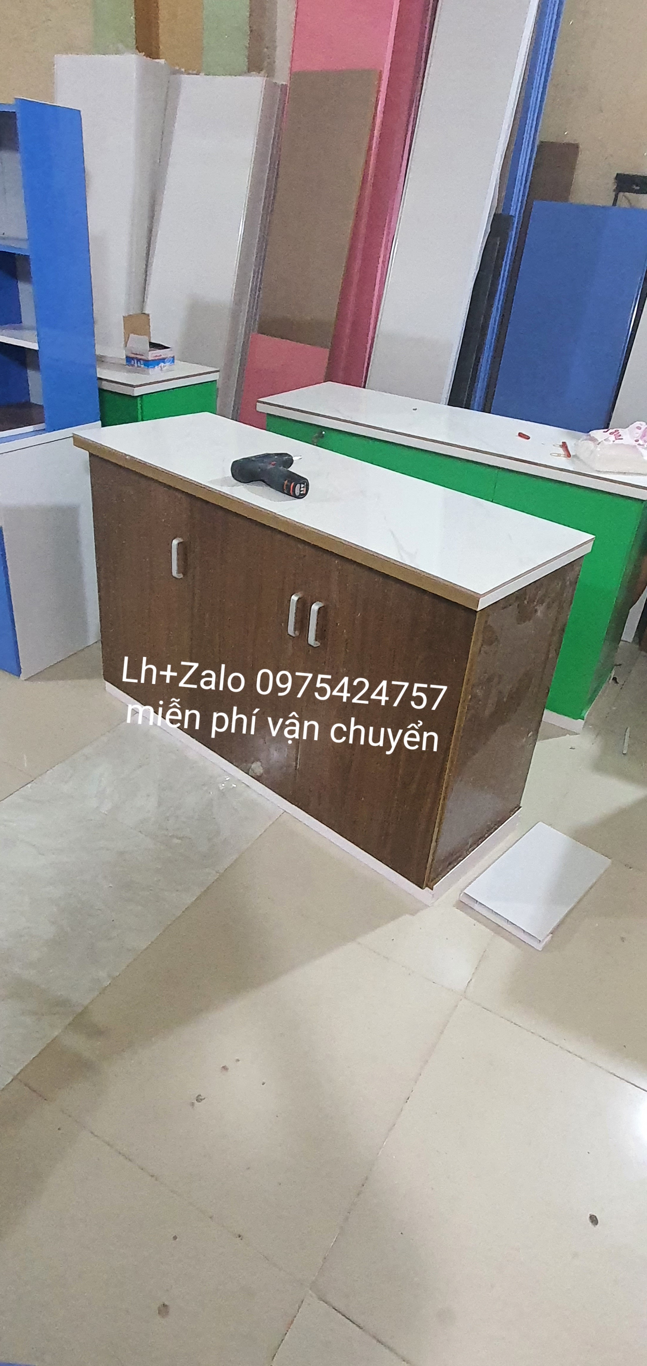 Tủ bếp sẵn bồn mặt gạch nhựa đài loan