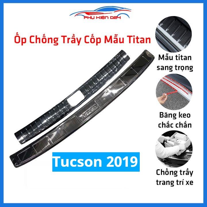 Ốp chống trầy cốp Tucson 2016-2017-2018-2019-2020-2021-2022 thép không gỉ vân titan bảo vệ xe chống va đập