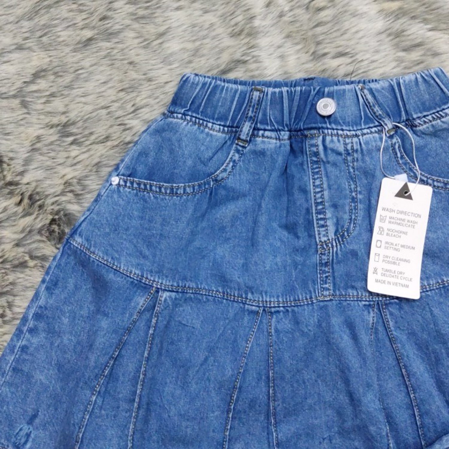Q00000223 Váy jean xanh cao cấp, dáng xoè, xếp ly, có chíp rất xinh cho bé gái từ 7 tuổi