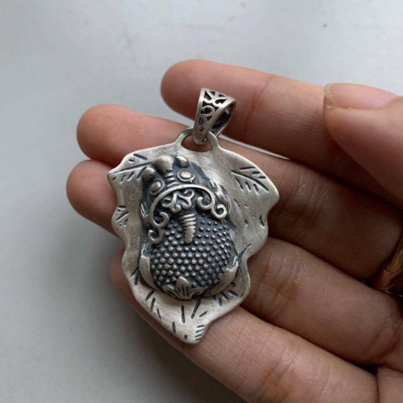Mặt dây chuyền lá bồ đề chạm Phật - Bạc Thái S925