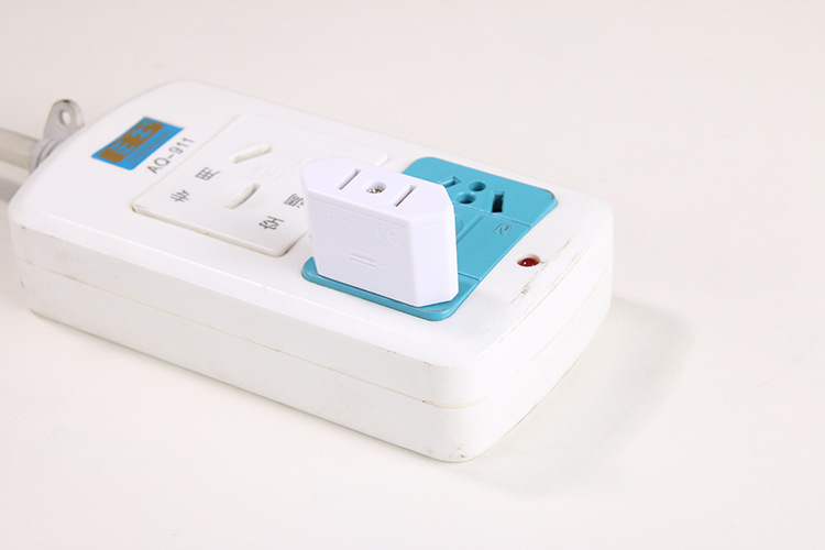 Ổ cắm nối đa năng D993 thích hợp với nhiều quốc gia - Tặng kèm quạt mini cắm cổng USB