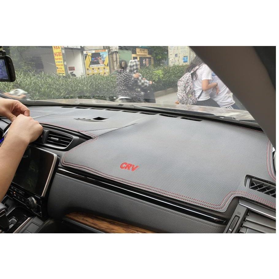 Thảm taplo xe honda crv 2023 2022 2021 2020 2019 2018, chât liệu da vân cacbon có chống trơn trượt