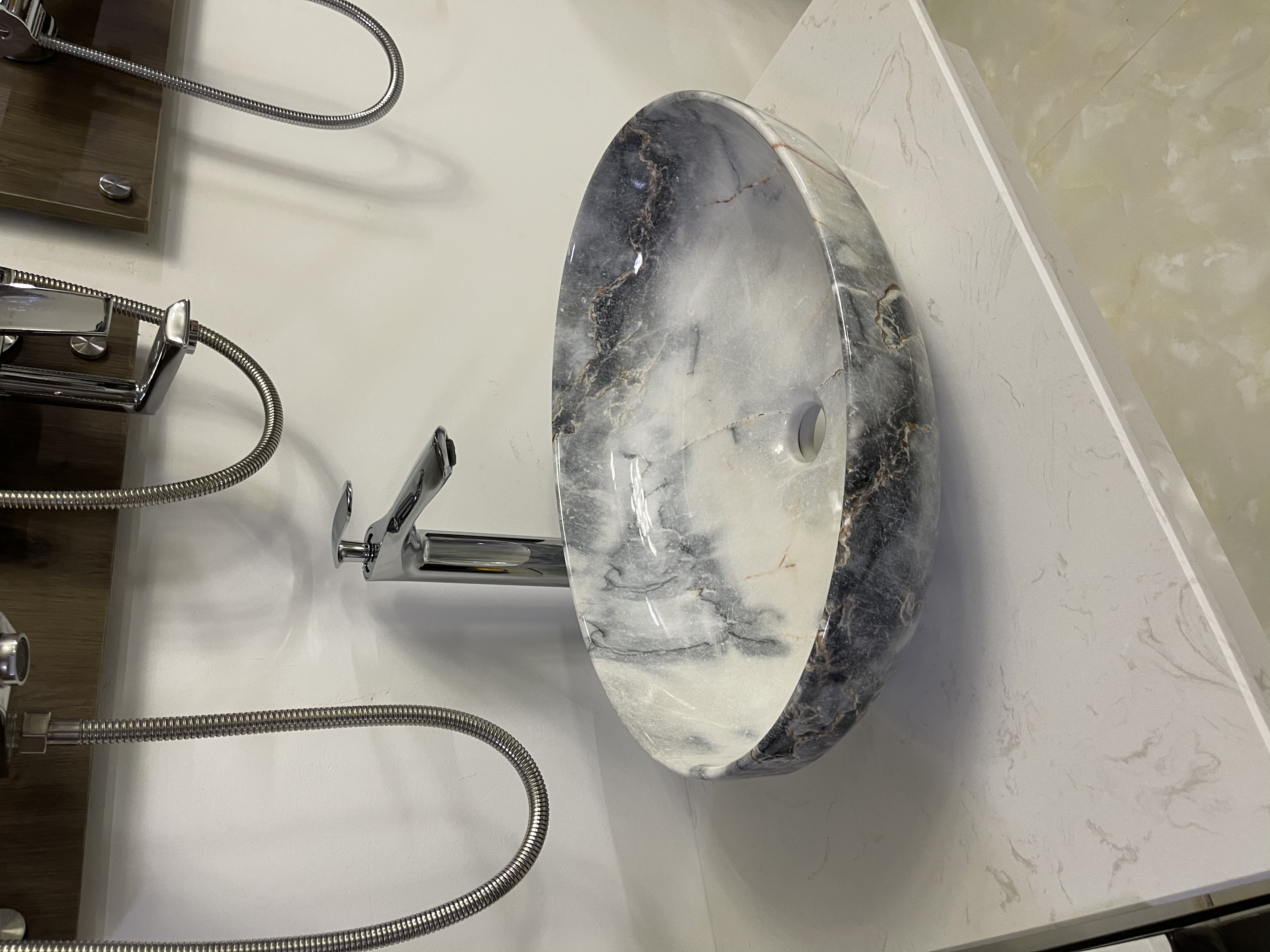 Vòi Lavabo nóng lạnh lá mạ