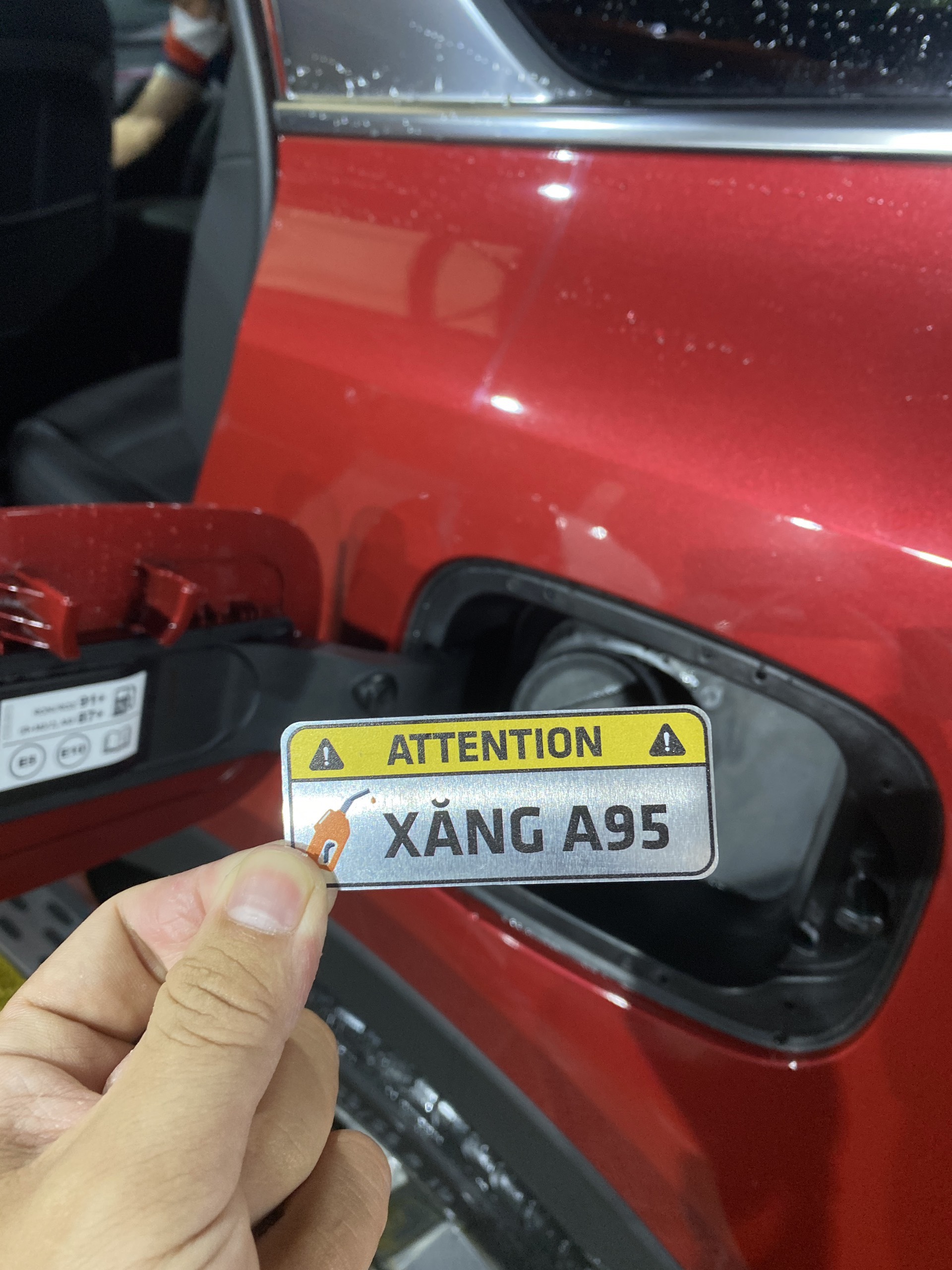 Sticker decal tem nhôm dán cảnh báo đổ xăng A95, dầu Diesel cho xe ô tô