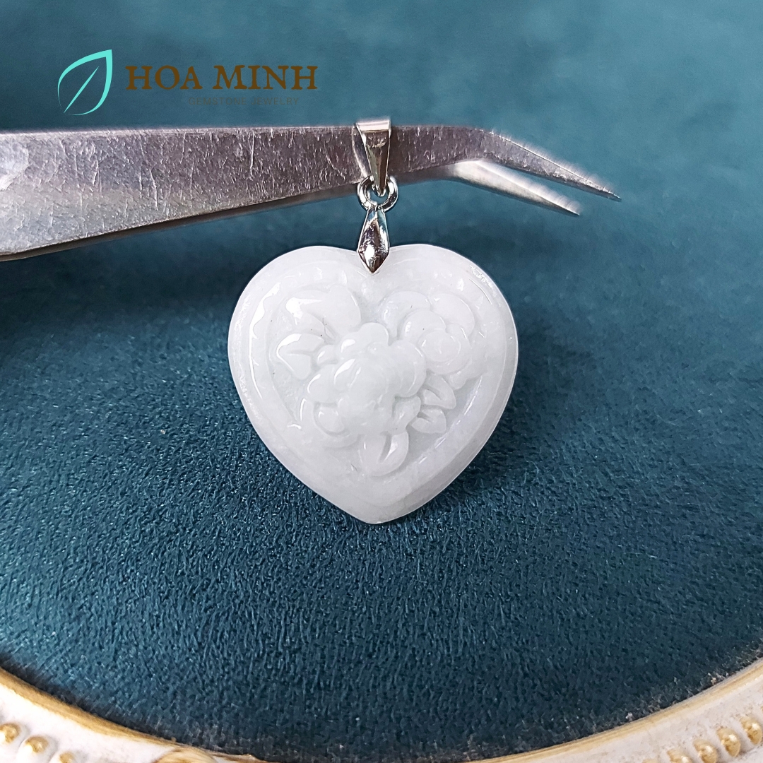 Mặt dây chuyền Cẩm Thạch trắng trái tim chạm hoa hồng size 22x24mm thanh lịch