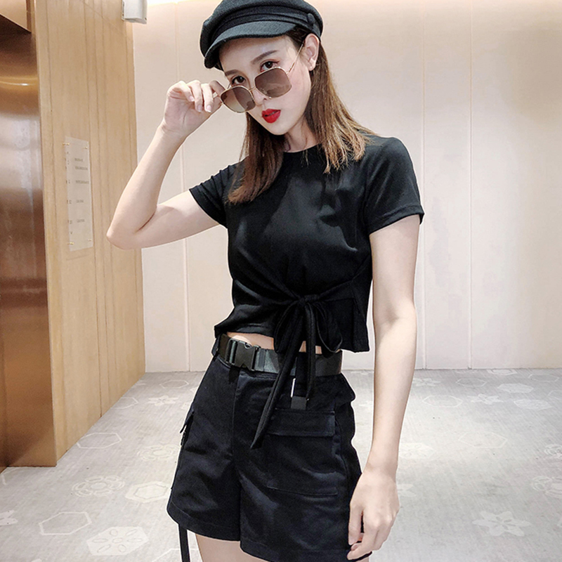 Áo phông croptop dáng ôm, điểm nhấn buộc nơ eo cá tính, trendy phá cách