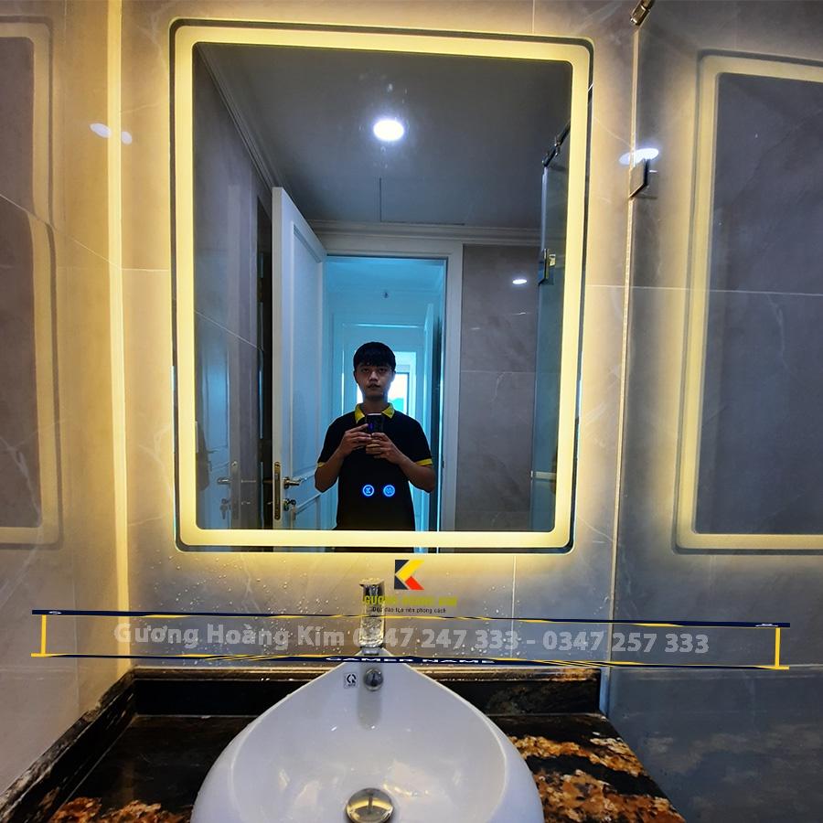 Gương cảm ứng đèn led chữ nhật thông minh treo tường bàn trang điểm makeup nhà tắm phòng wc cao cấp kích thước 40x60cm và 50x70cm guonghoangkim mã HK-3001