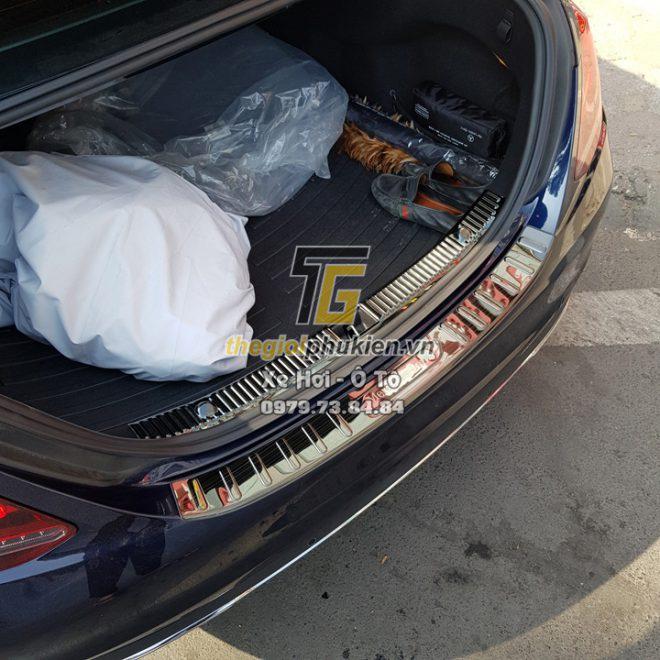 Bộ sản phẩm ỐP BẬC CỐP NGOÀI VÀ BẬC CỬA TRONG vân Titan xe Mercedes C