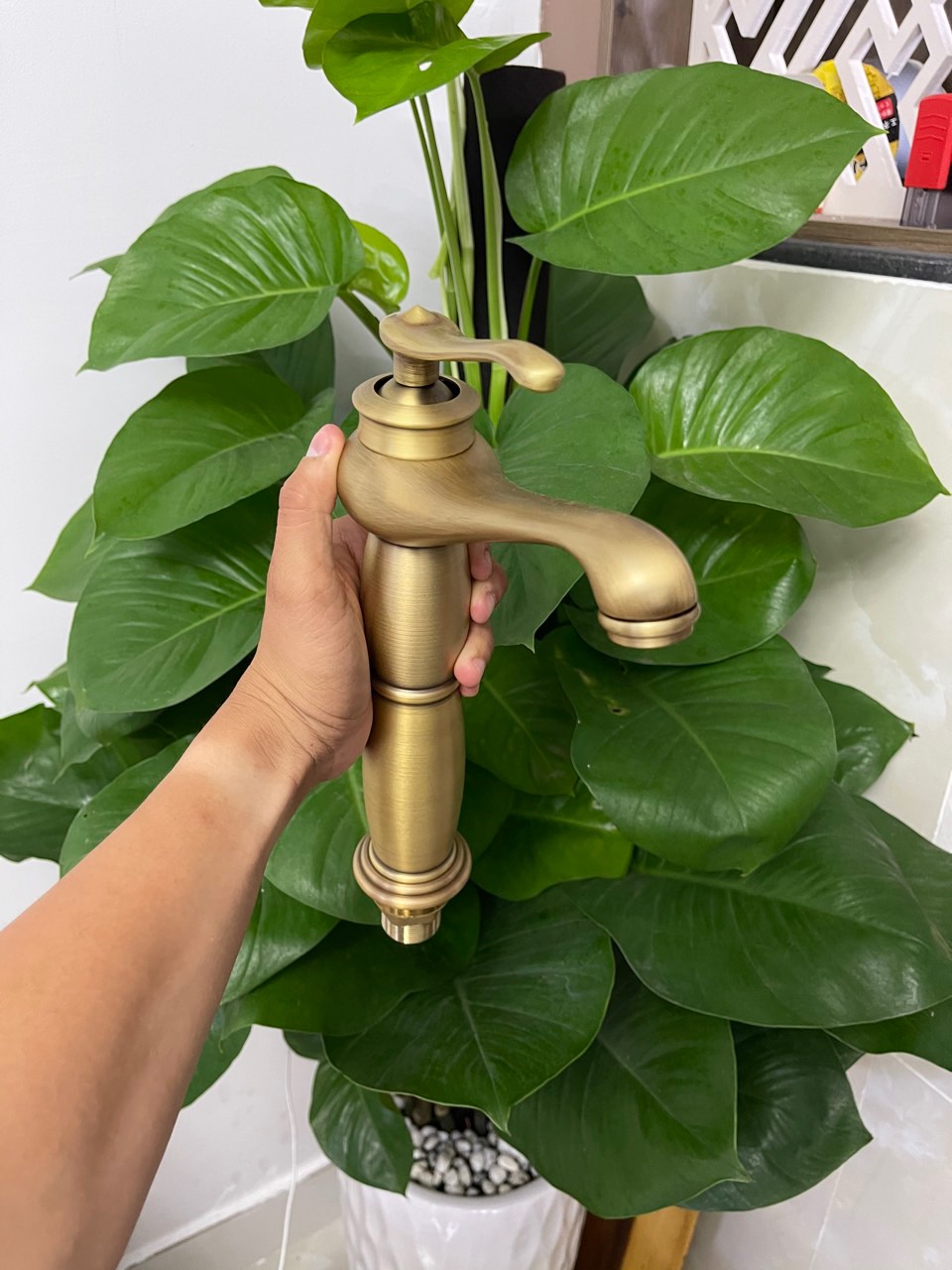 Vòi Lavabo cổ điển nóng lạnh