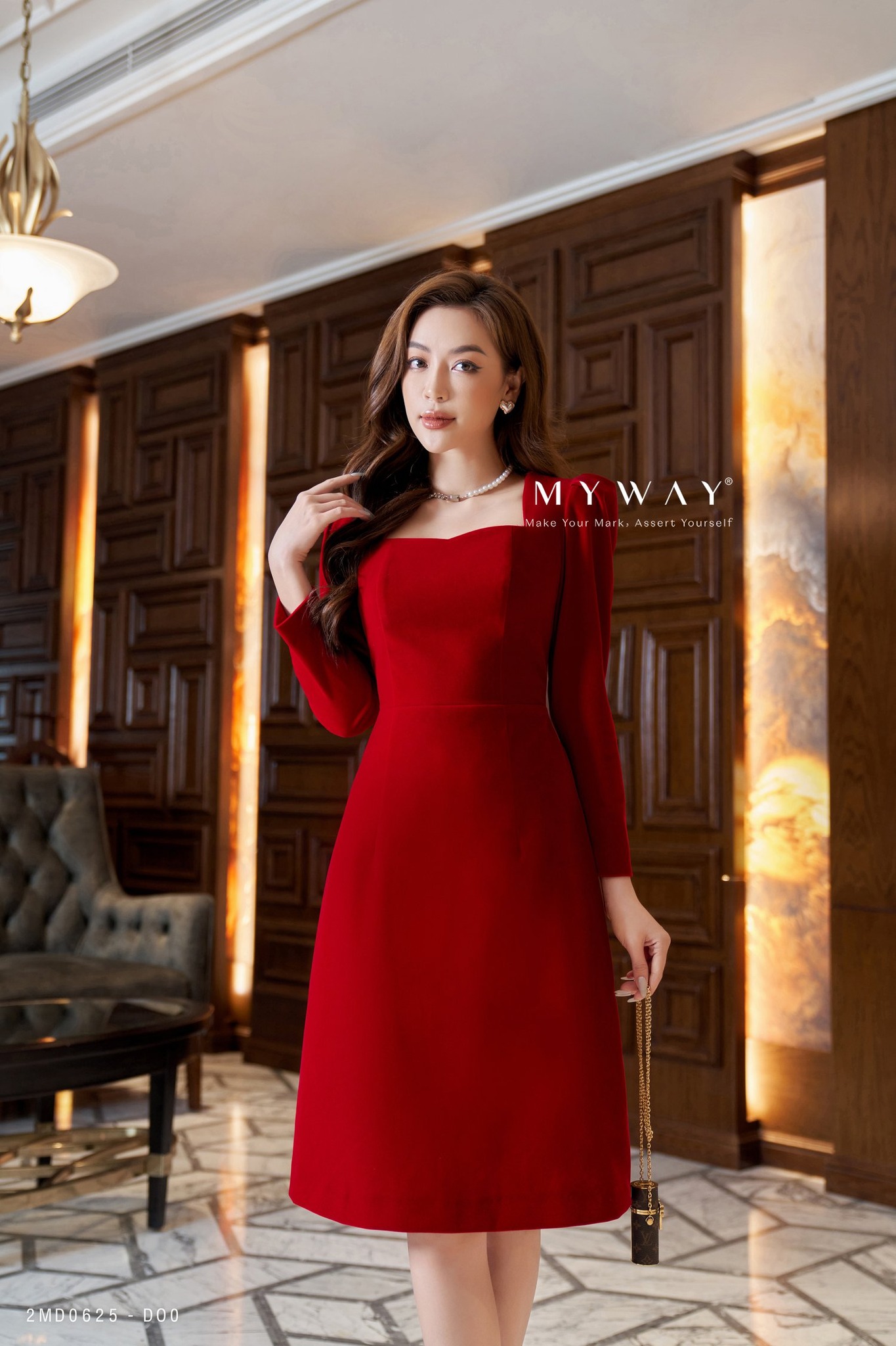 Đầm Nhung Đỏ Cổ Vuông Cách Điệu Dáng A Line Nhẹ Cao Cấp MY WAY 2MD0625 - DO0