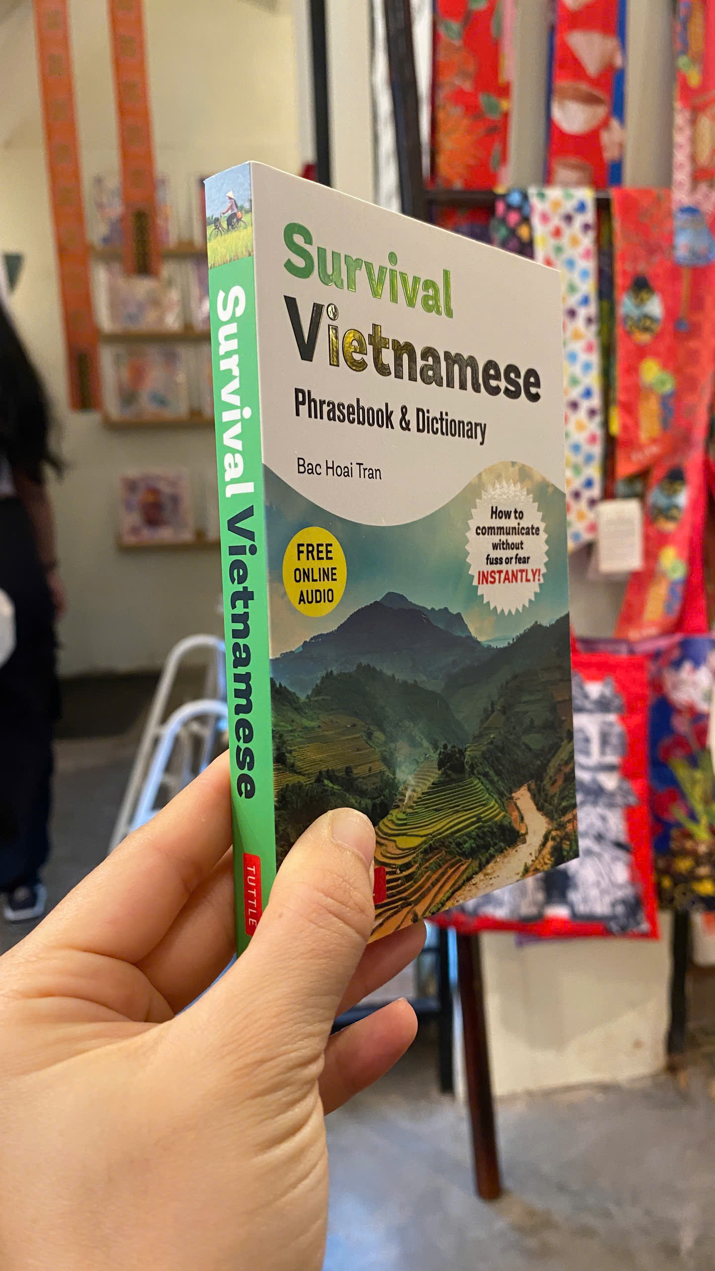 Sách - Survival Vietnamese Phrasebook & Dictionary | Từ điển Anh Việt / Khổ nhỏ bỏ túi / Nhập khẩu