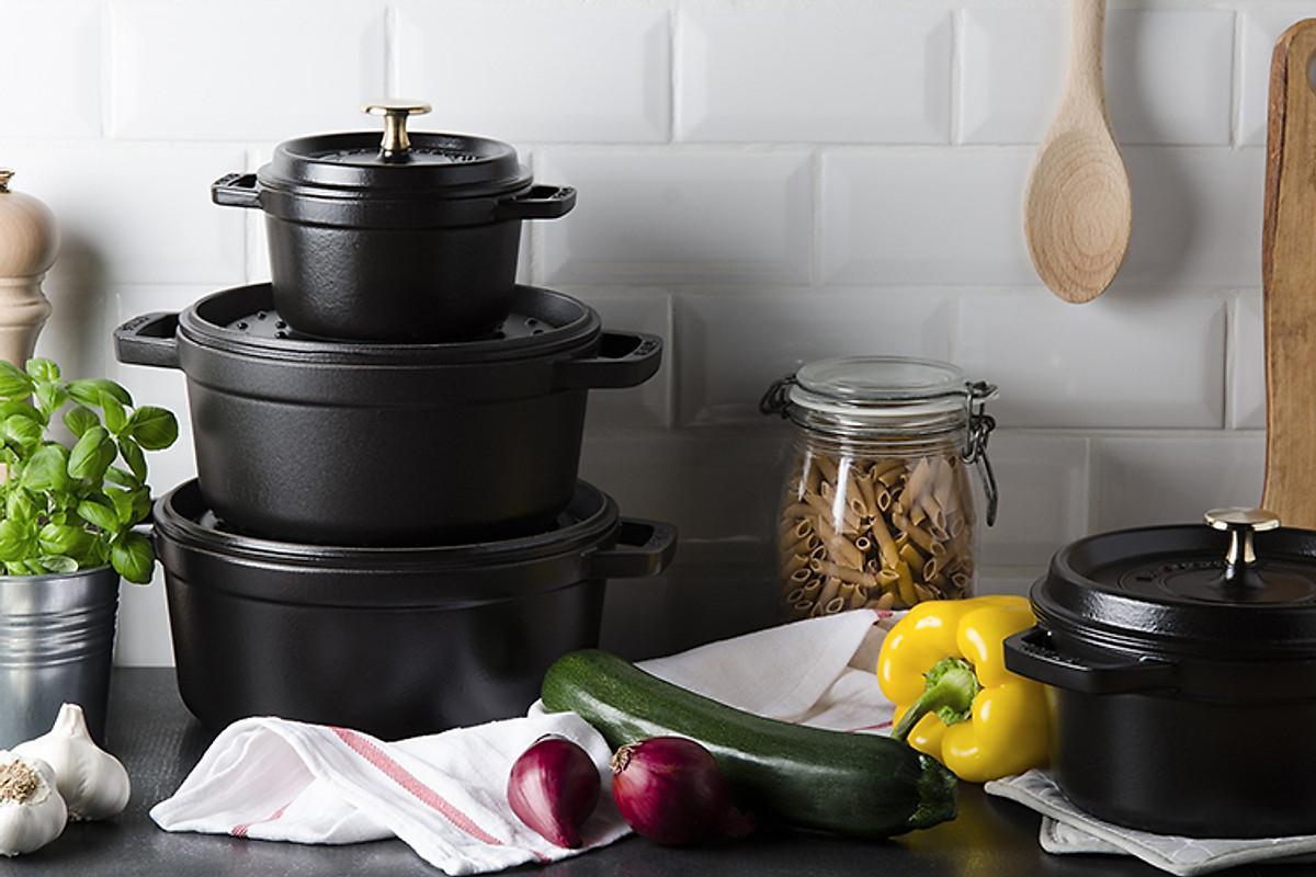 Nồi Gang Tròn Staub, Đường Kính 14cm, Nồi Gang Nguyên Khối, Dùng Cho Mọi Loại Bếp, Dẫn Nhiệt Tốt, Nhập Đức