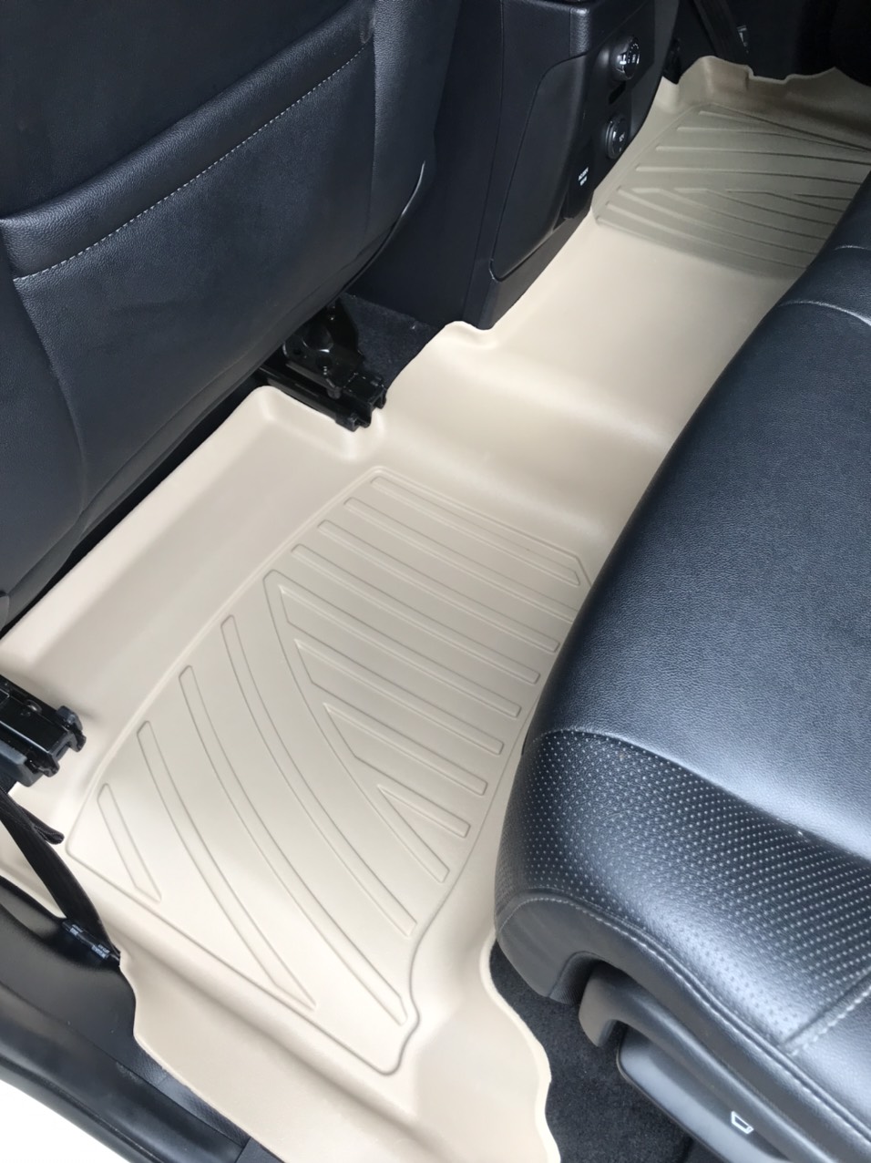 Thảm lót sàn ô tô Ford Everest 2016 + chất liệu TPV cao cấp thương hiệu MASIM