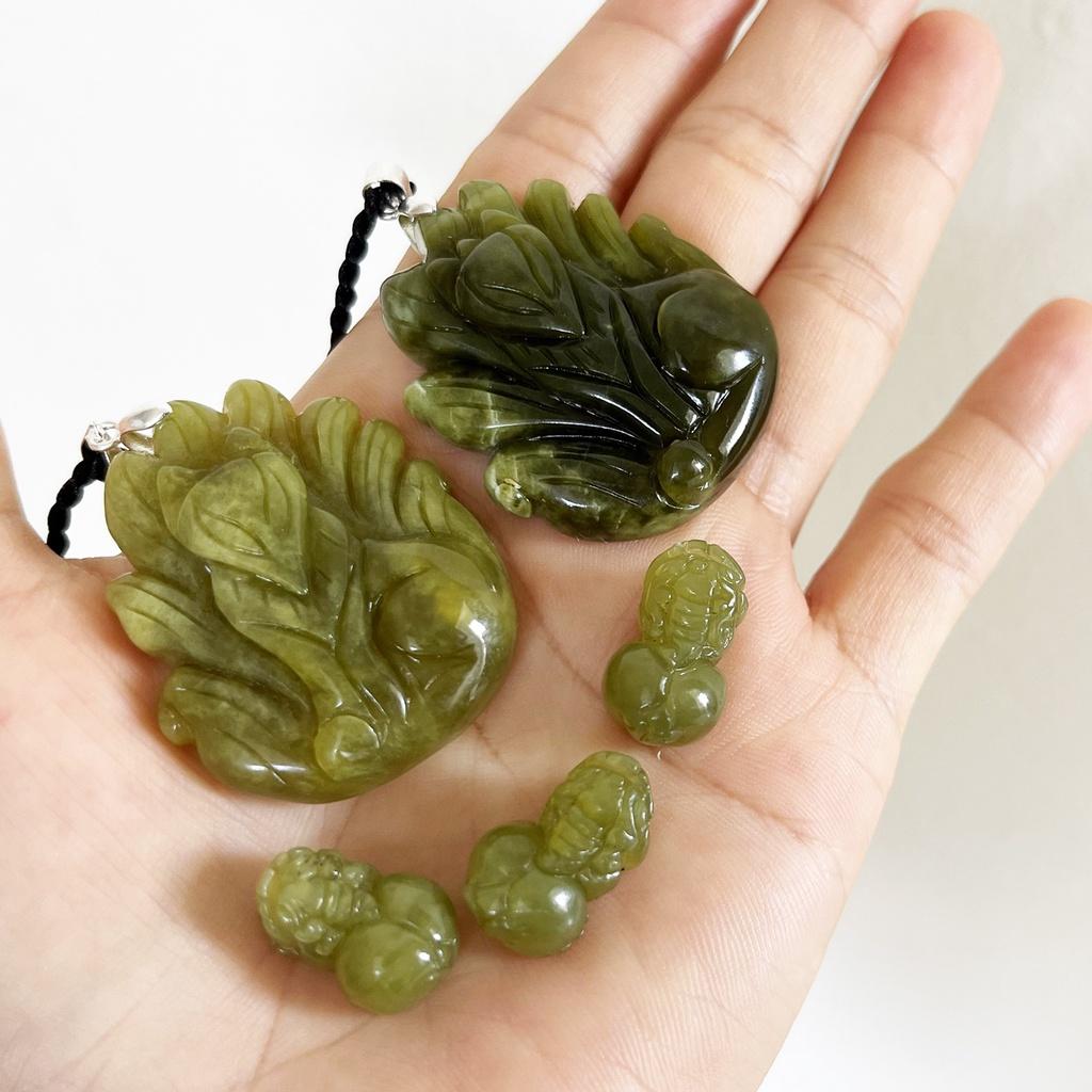 Hồ ly mặt dây chuyền cho mệnh Hỏa và Mộc cao 4cm ngọc thật của Việt Nam
