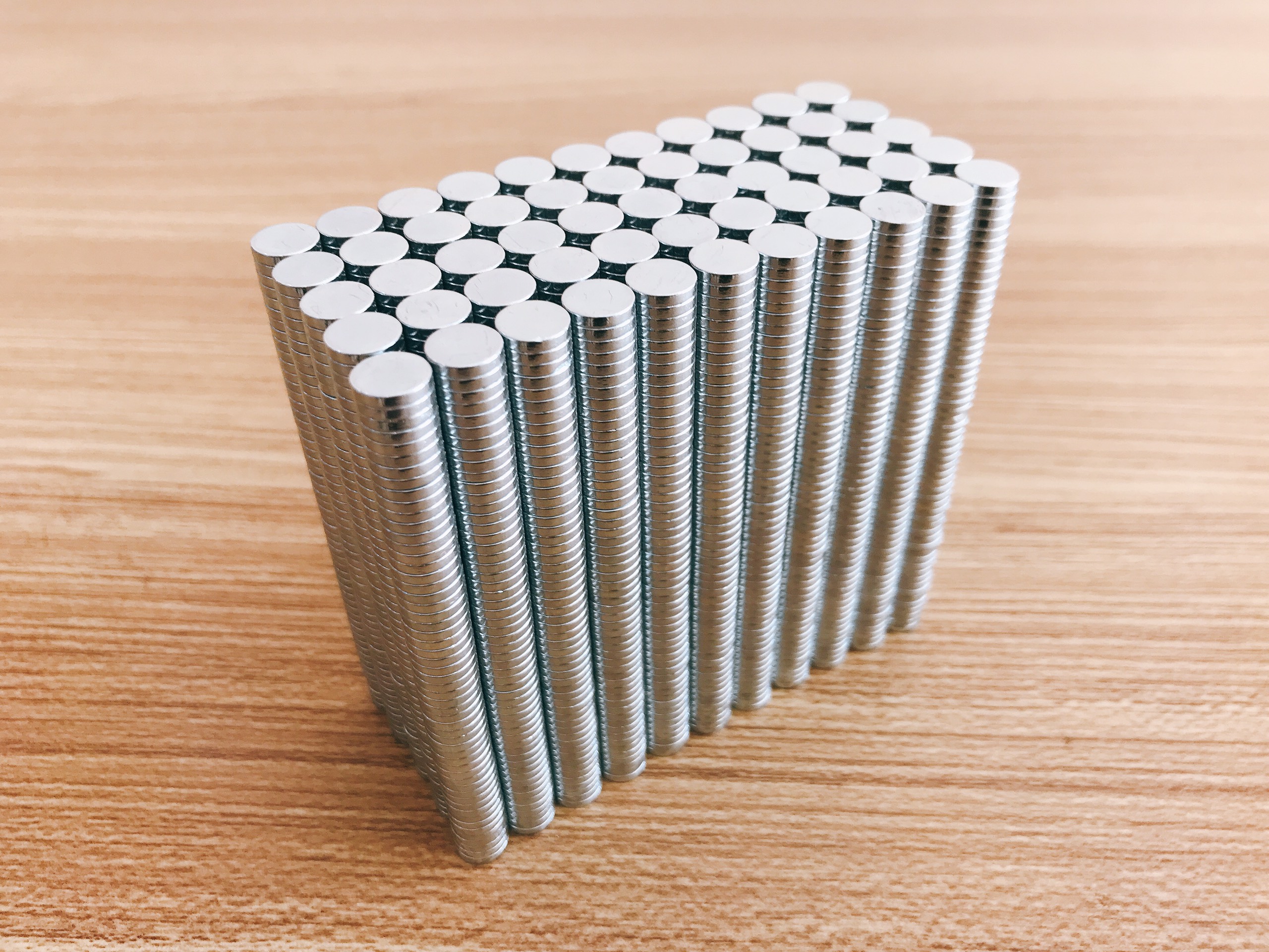 100 Viên Nam Châm Đất Hiếm Loại Tròn 8x1.5mm Mạ Kẽm Lực Từ N35 Cực Mạnh