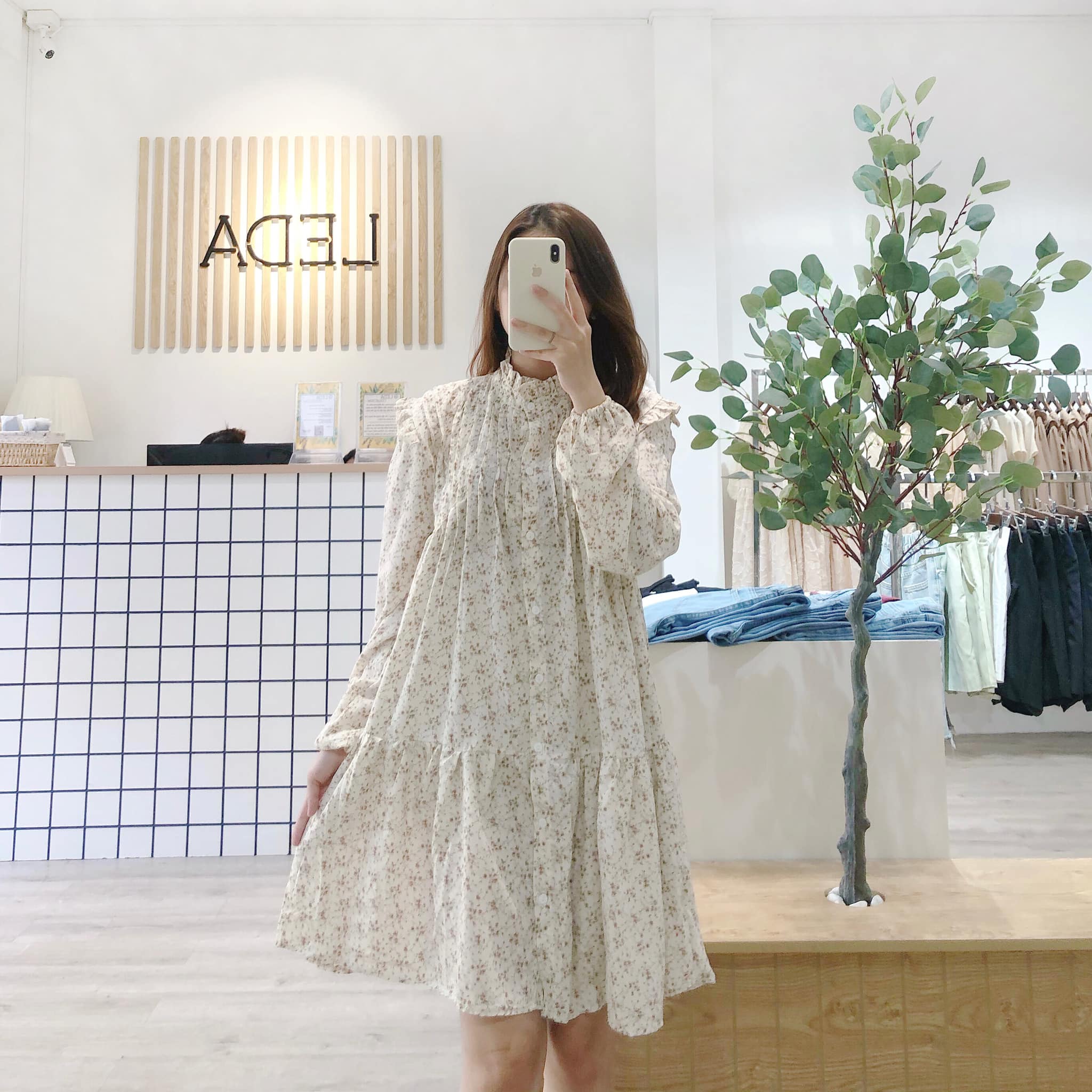 Đầm Suông Hoa Nhí Cổ Trụ Kem - Leda