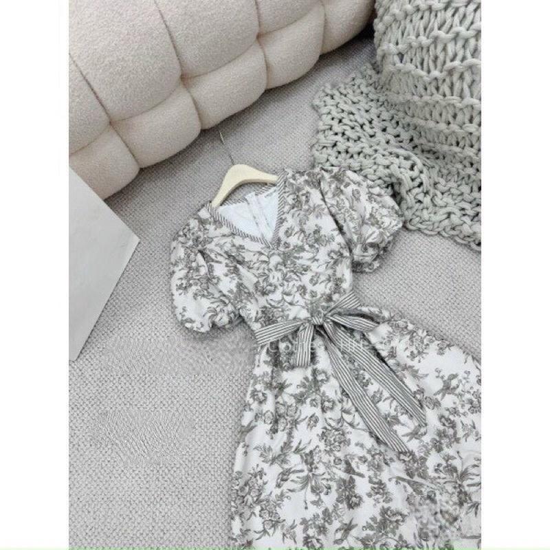 ĐẦM MAXXI TAY PHỒNG CỘT NƠ CỔ CHỮ V EO HỌA TIẾT SANG TRỌNG THANH LỊCH
