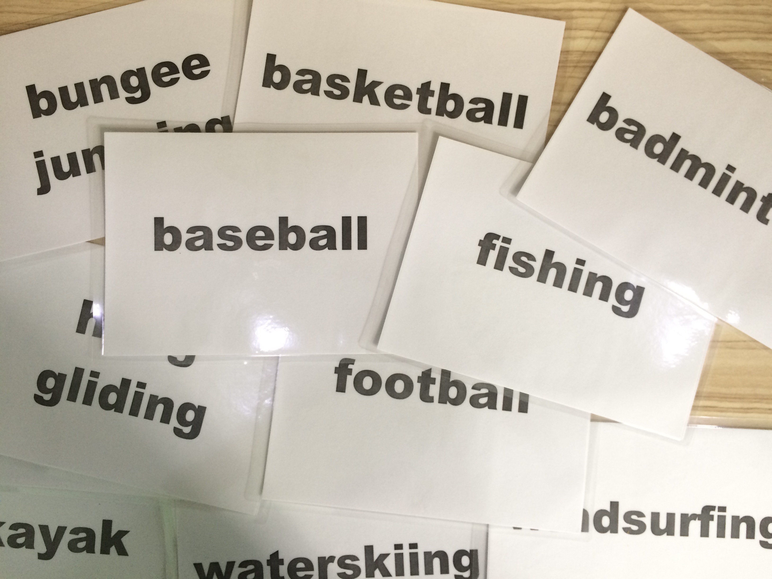 Sport Flashcards - Set 1 - Thẻ học tiếng Anh chủ đề Các môn thể thao - Bộ 1 (20 cards): Badminton, baseball, basketball, bungee jumping, fishing, football