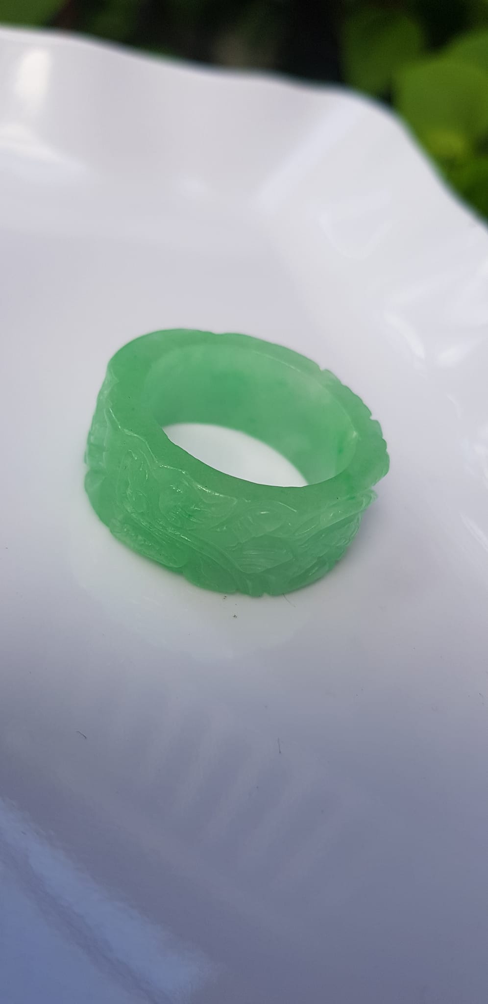 Nhẫn Nam Bản Vuông Trạm Rồng Đẹp Size Nhẫn Ni 22mm x Cao 11mm x Dầy 4mm Màu Xanh Ngọc Cẩm ThạchTươi đẹp ạ
