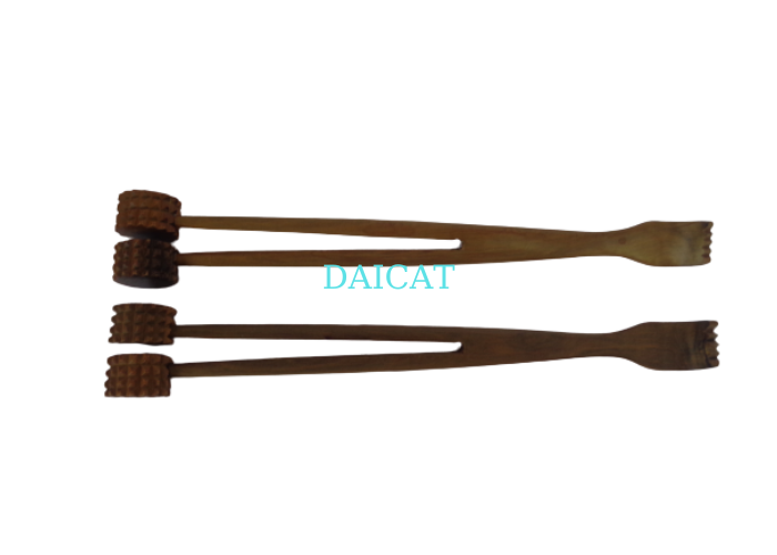 Cây gãi và đấm lưng bằng gỗ bách xanh hai đầu