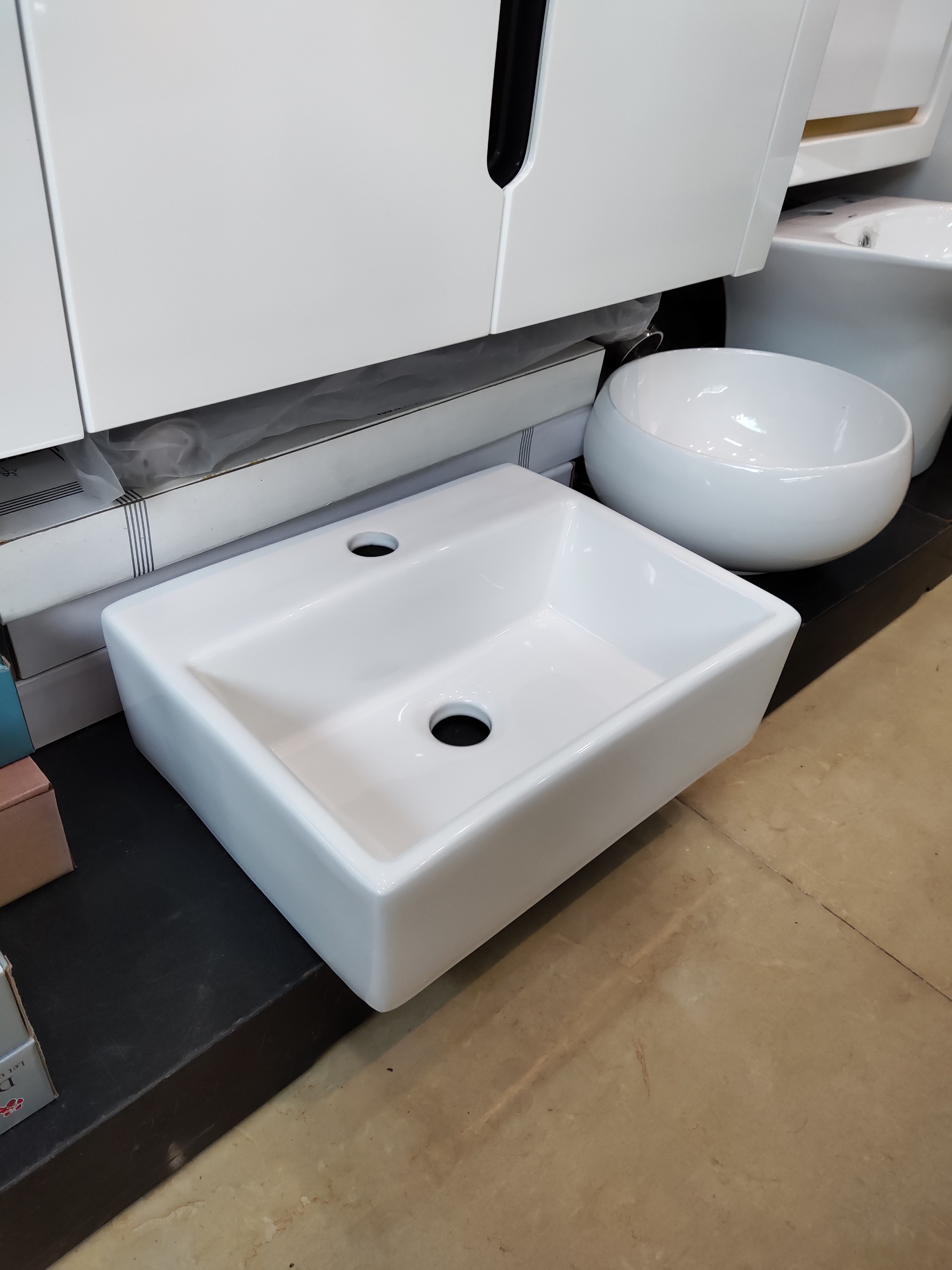 Chậu lavabo treo tường kích thước nhỏ