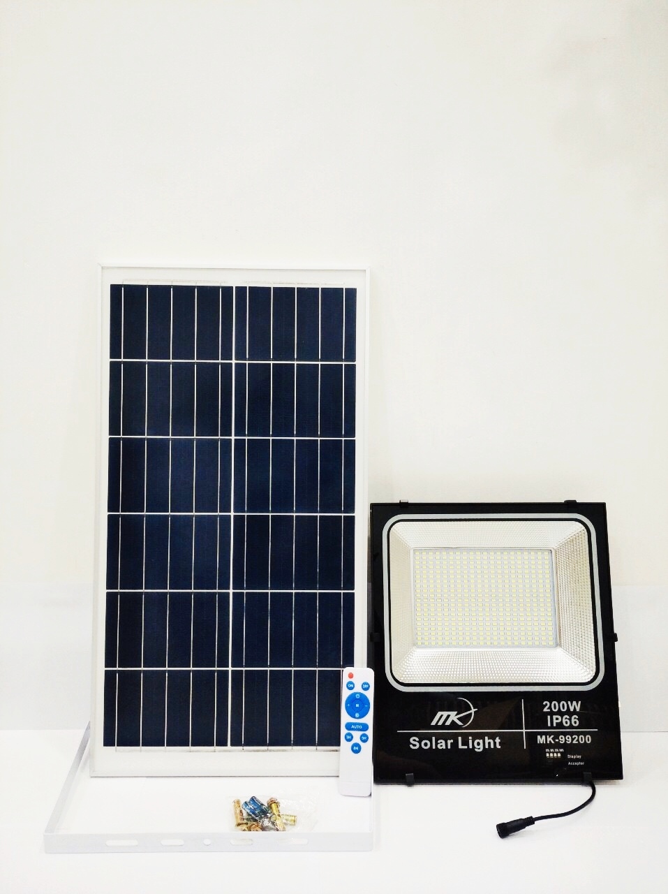 Đèn pha LED năng lượng mặt trời 200W MK-99200