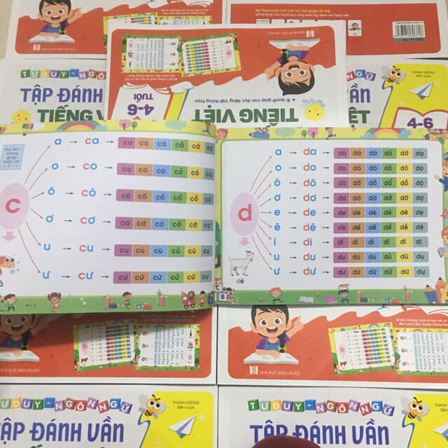 Sách - Tập đánh vần Tiếng Việt Tặng Kèm Thẻ Ghép Vần