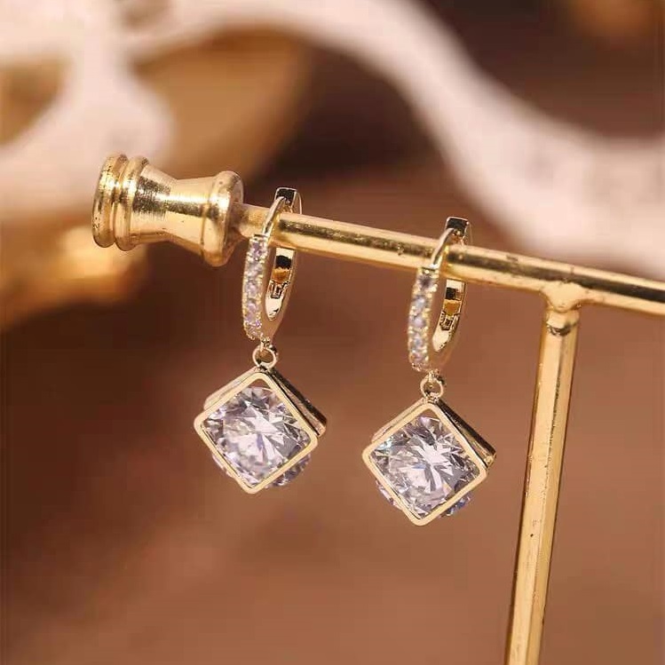 Bông tai bạc hình tròn đính đá xinh xắn