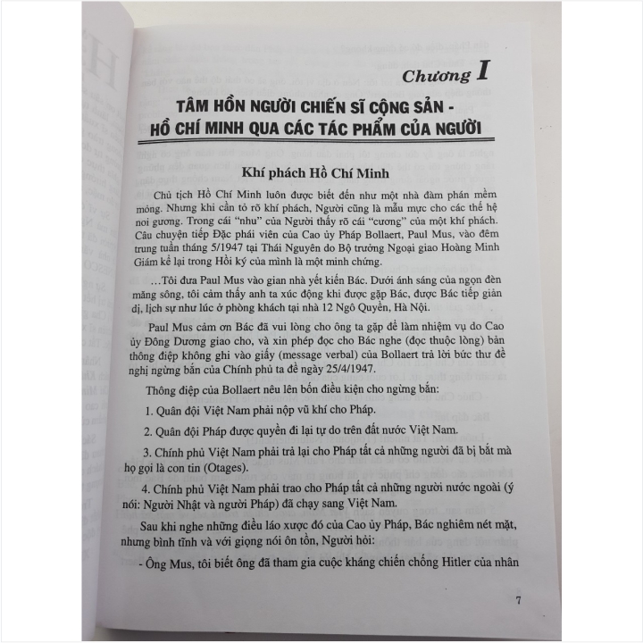 Sách Khí Phách Người Chiến Sĩ Cách Mạng Vĩ Đại Trong Lời Văn, Ý Thơ Của Hồ Chí Minh - V637P