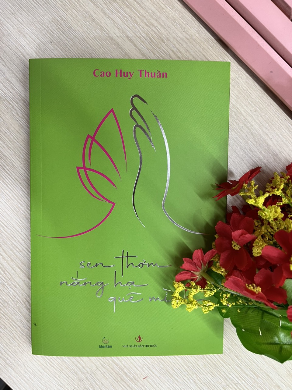 Sen thơm nắng hạ quê mình
