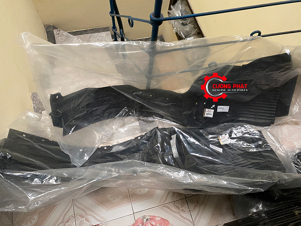 Chắn bùn lòng dè Mitsubishi Xpander miếng trước bên phụ 5370B908 (lồng vè)