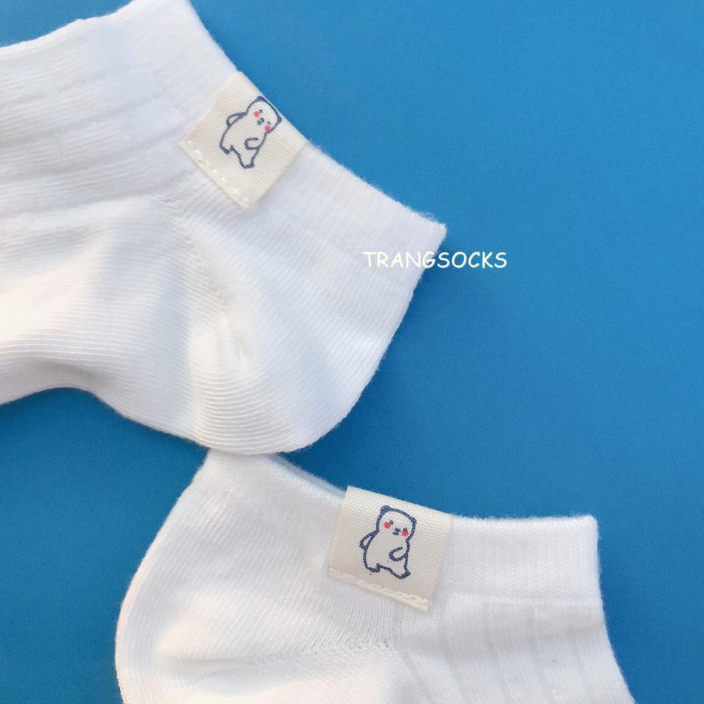 Tất ngắn cổ màu trắng có mác gấu