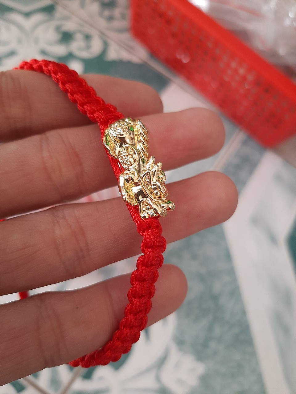 Vòng tay nam nữ tì hưu vải chỉ đỏ rút kéo may mắn