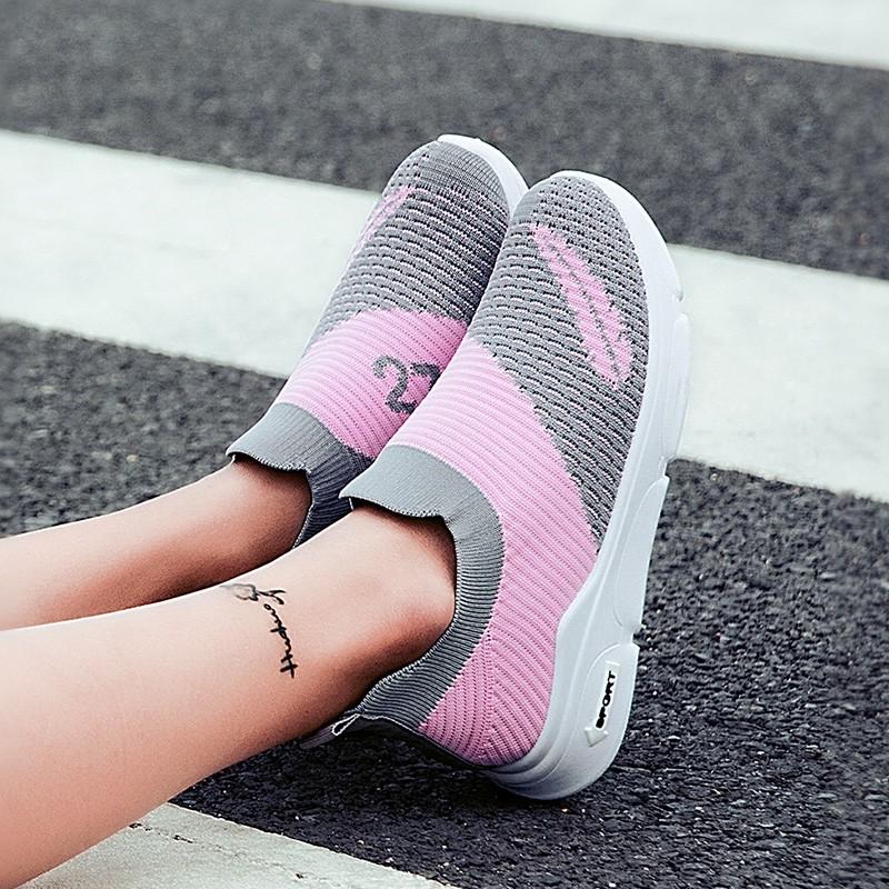 Sports shoes for breathable women