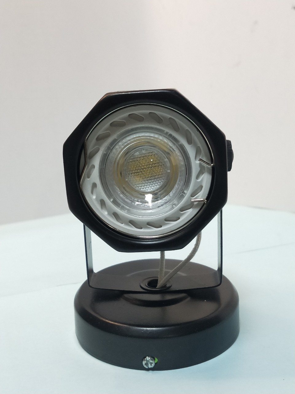 Đèn pha ngồi lục giác 3w/5w thân đen ánh sáng trắng/vàng