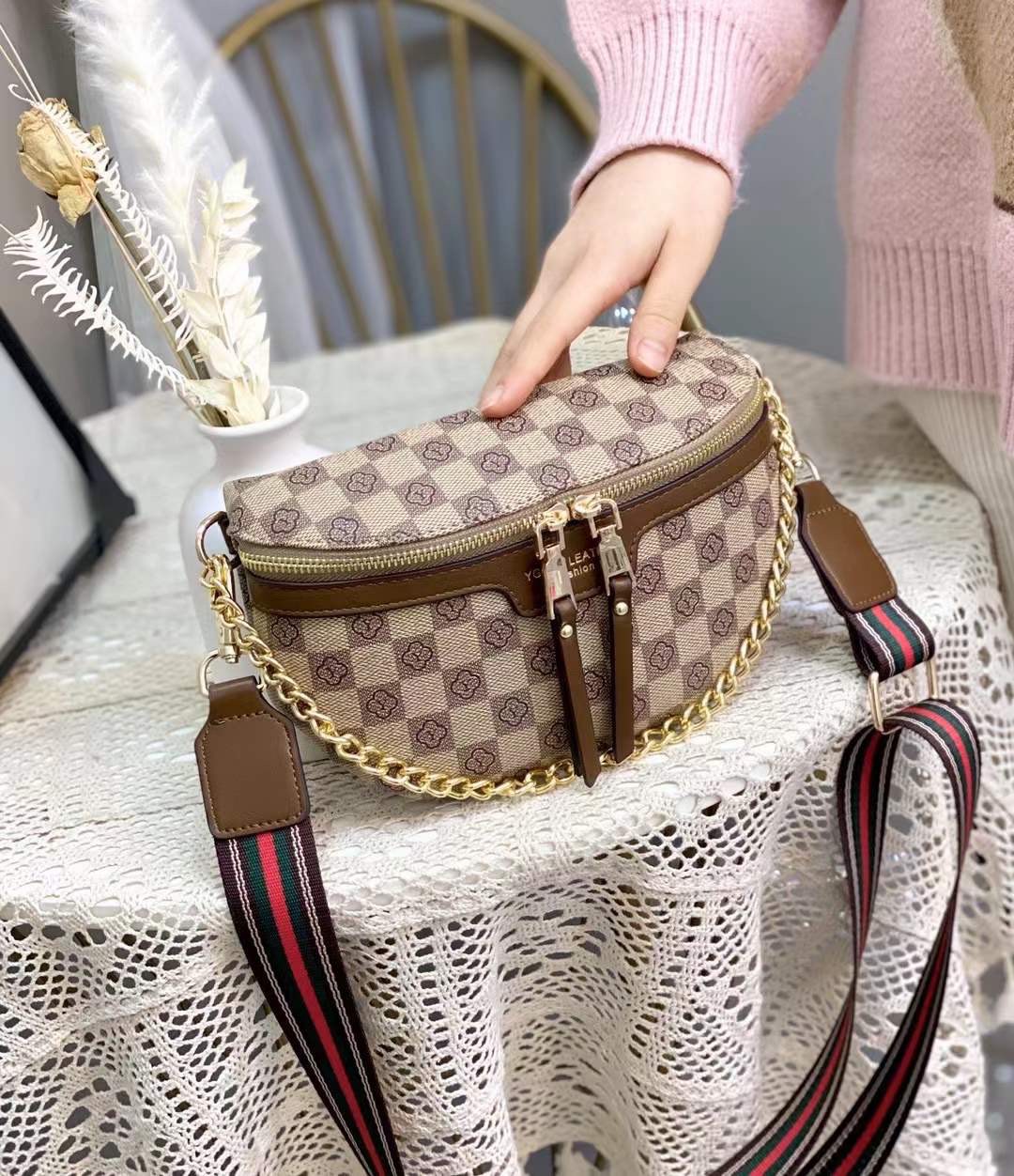 Túi bao tử nữ đeo ngực đeo hông crossbody bag nhiều ngăn da PU cao cấp họa tiết monogram thời trang trung niên Y2739