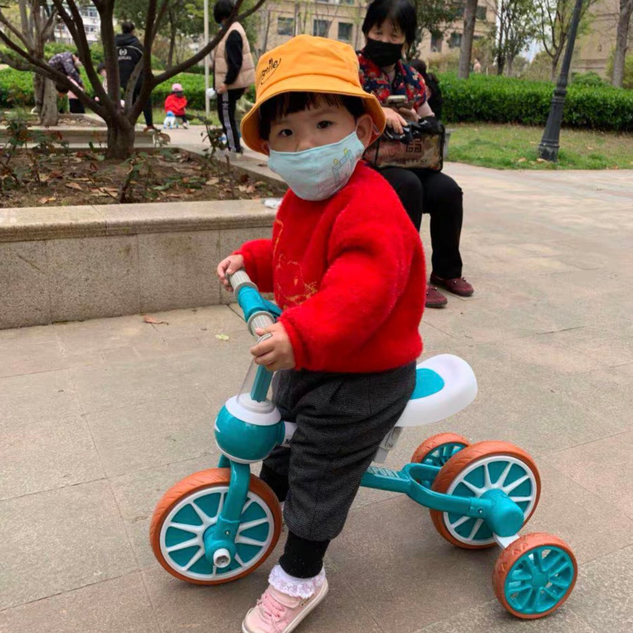 XE CHÒI CHÂN 2IN1 BP203 CHO BÉ ( GIAO MÀU NGẪU NHIÊN )