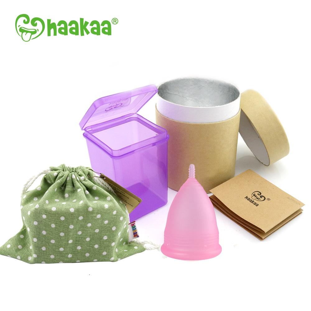 Cốc nguyệt san silicone thân ngắn Flowcup Haakaa. Không chứa BPA, PVC và phthalate. Mềm mại, tiết kiệm, thay thế băng vệ sinh hoàn hảo