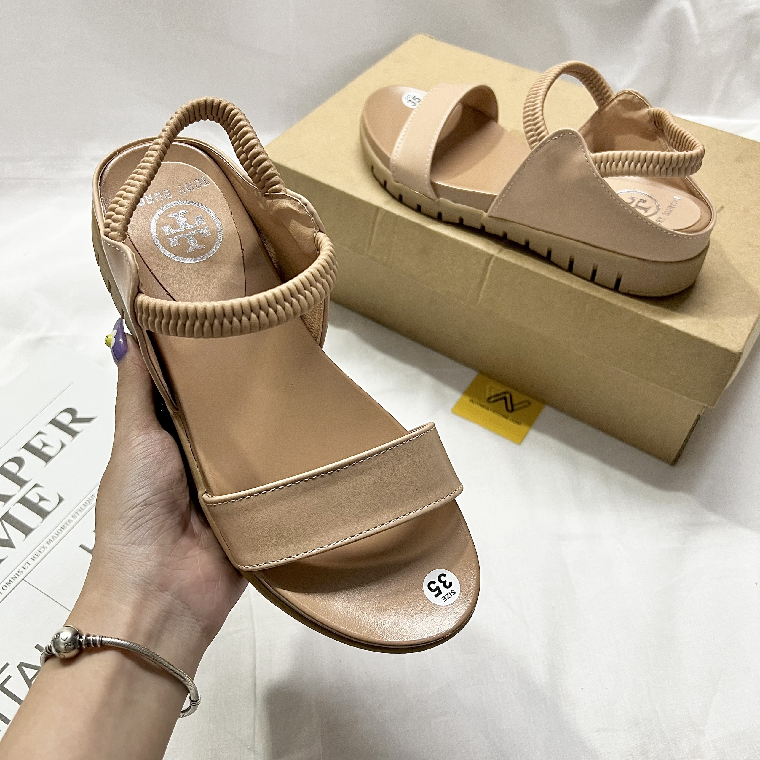 Giày Sandal Nữ 1 Quai Ngang Trơn Đế Xuồng Bằng 3cm Kem Đen Duy Nhật Store Học Sinh Đi Học Uzzang Chiến Binh Thun Bánh Mì