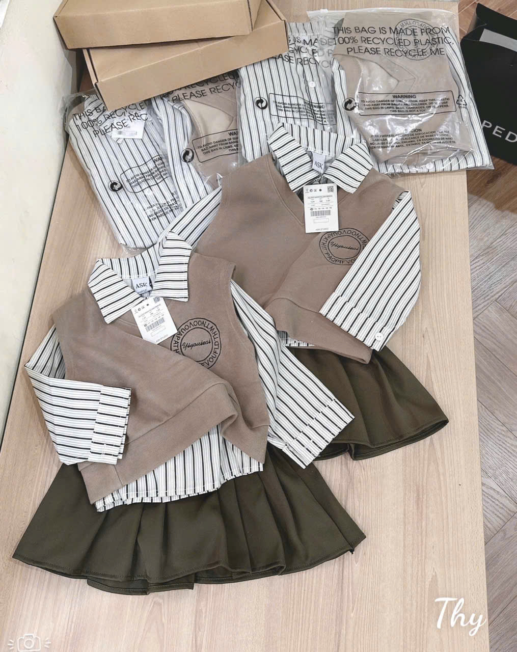 Set chân váy và áo sơ mi kèm áo gile bé gái mẫu mới siêu xinh