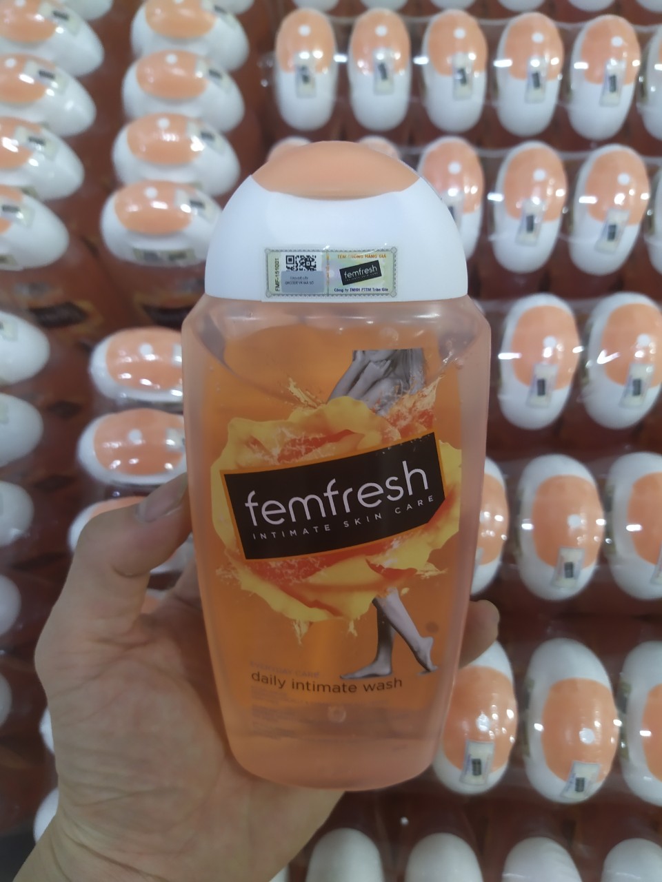 Dung dịch vệ sinh phụ nữ Femfresh Daily Intimate Wash