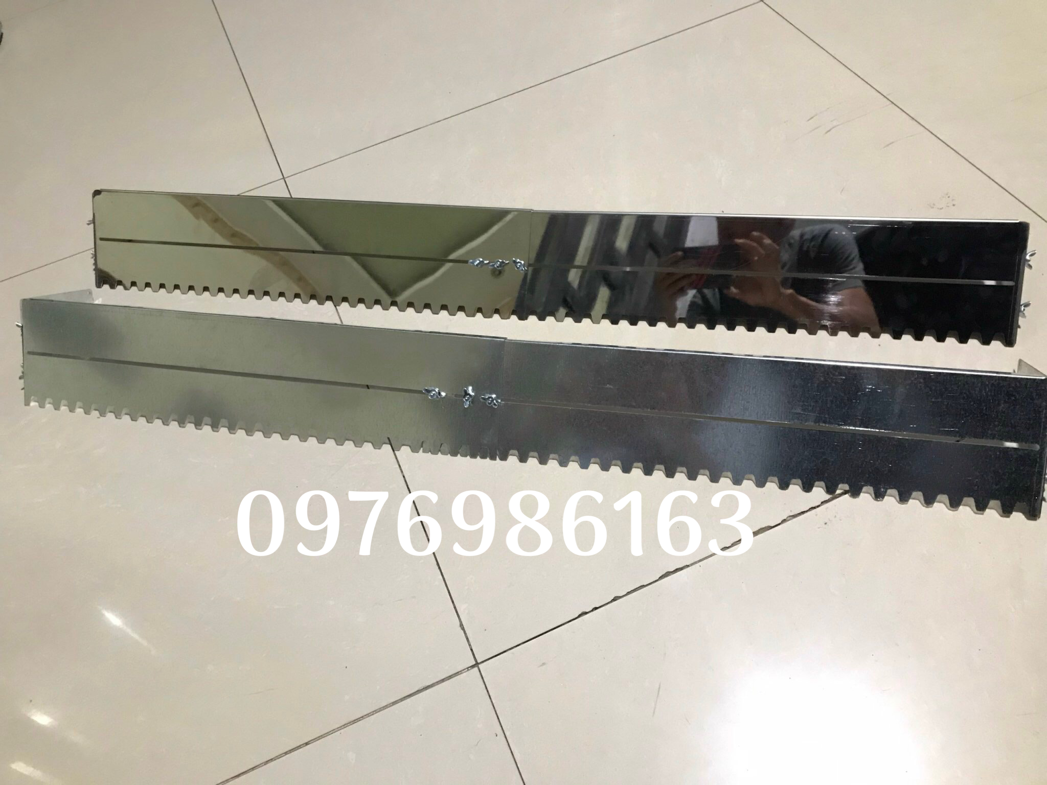 Máng kéo răng cưa ốp lát gạch